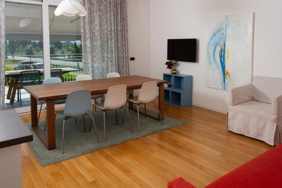 Communal lounge/ TV room, TV and multimedia, Living room, Seating area