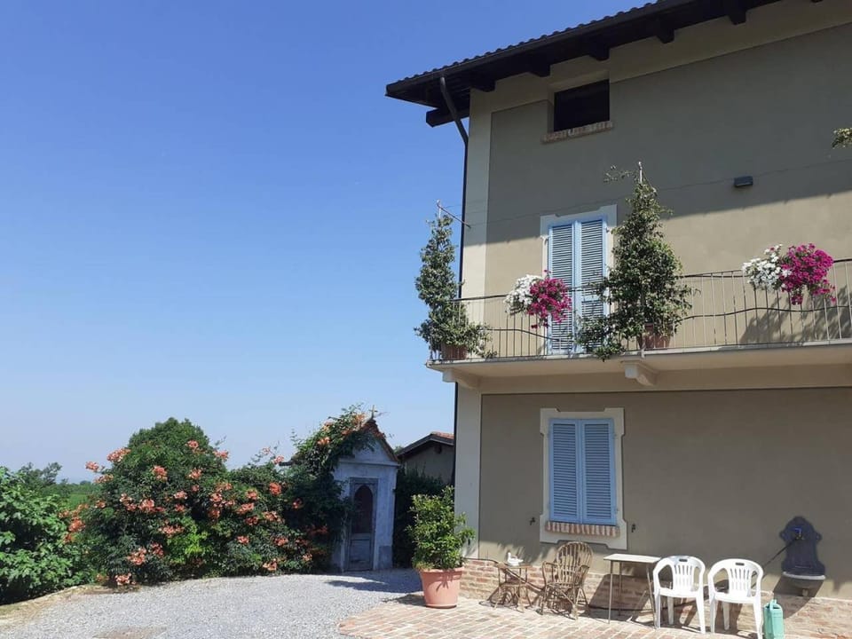 La Casa di Roby-1 appartamento la morra con piscina Apartment in La Morra