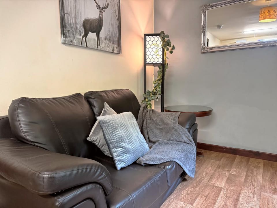 Snug hut 5-Hot Tub-Woodland Lodges-Pembrokshire-Tenby Chalet in Wales