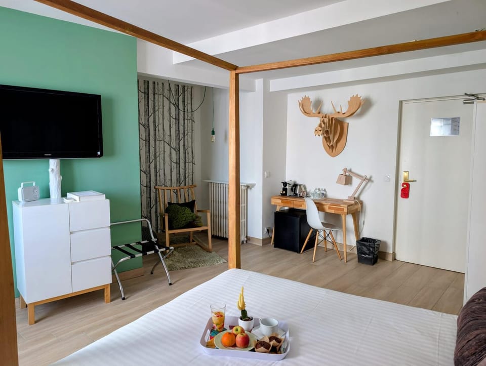 Bed, Photo of the whole room