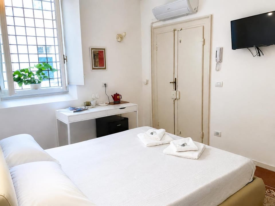 TV and multimedia, Bedroom, air conditioner