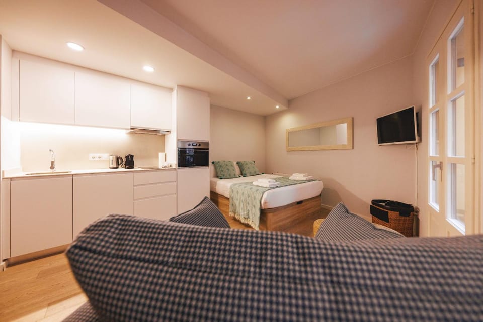 Bed, Kitchen or kitchenette