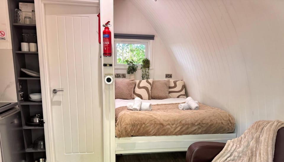 The Pod-Hot Tub-Woodland Lodges-St Clears-Carmarthen Chalet in Wales
