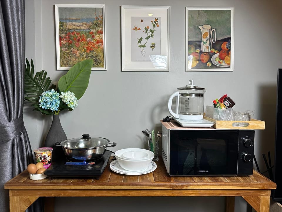 Kitchen or kitchenette