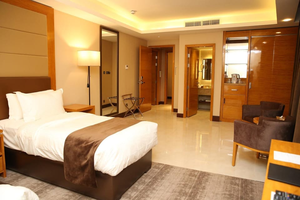 TV and multimedia, Photo of the whole room, Seating area, Bedroom, air conditioner