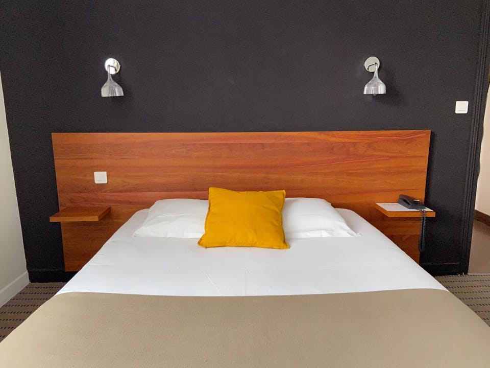 Bed, Photo of the whole room, Bedroom, Inner courtyard view