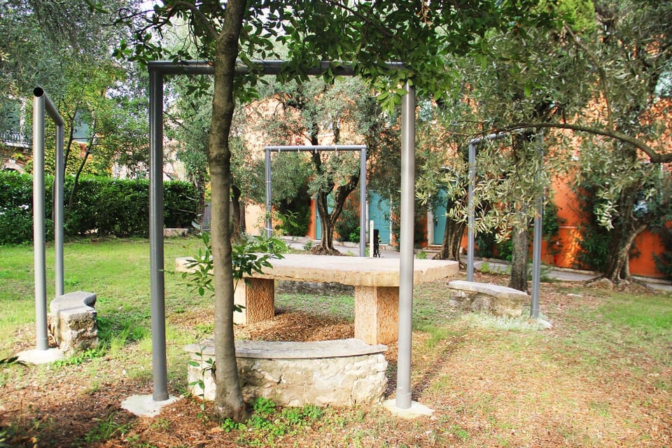 Property building, Day, Garden, Garden, Garden view