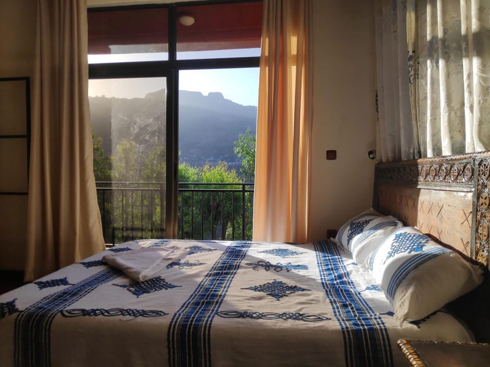 Bed, Mountain view
