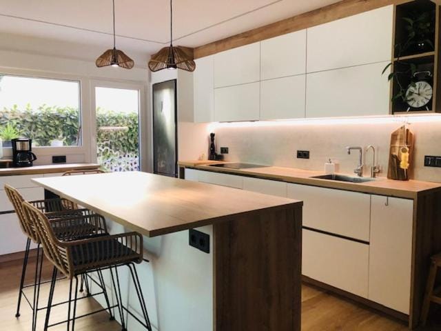 Kitchen or kitchenette, Dining area, dishwasher