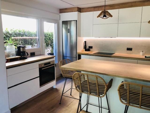 Kitchen or kitchenette, Dining area, oven, stove