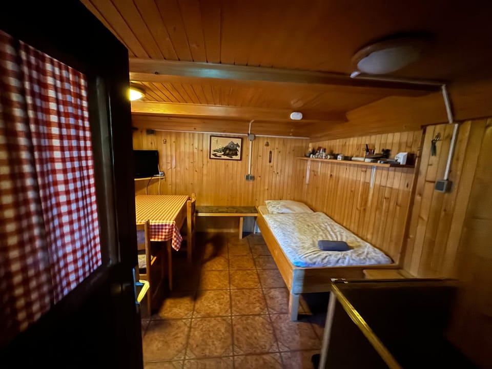 Bedroom, towels