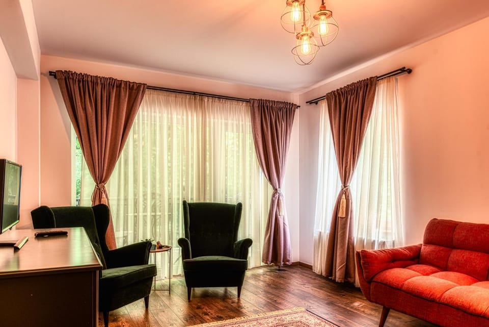 Communal lounge/ TV room, TV and multimedia, Living room, Seating area