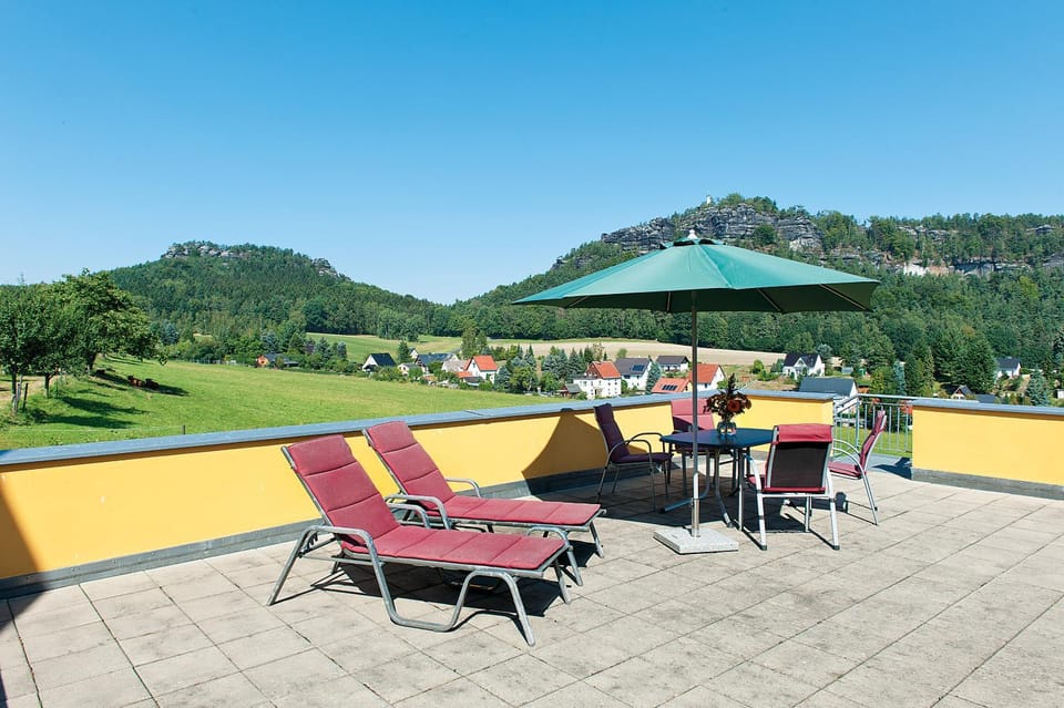 Balcony/Terrace, sunbed