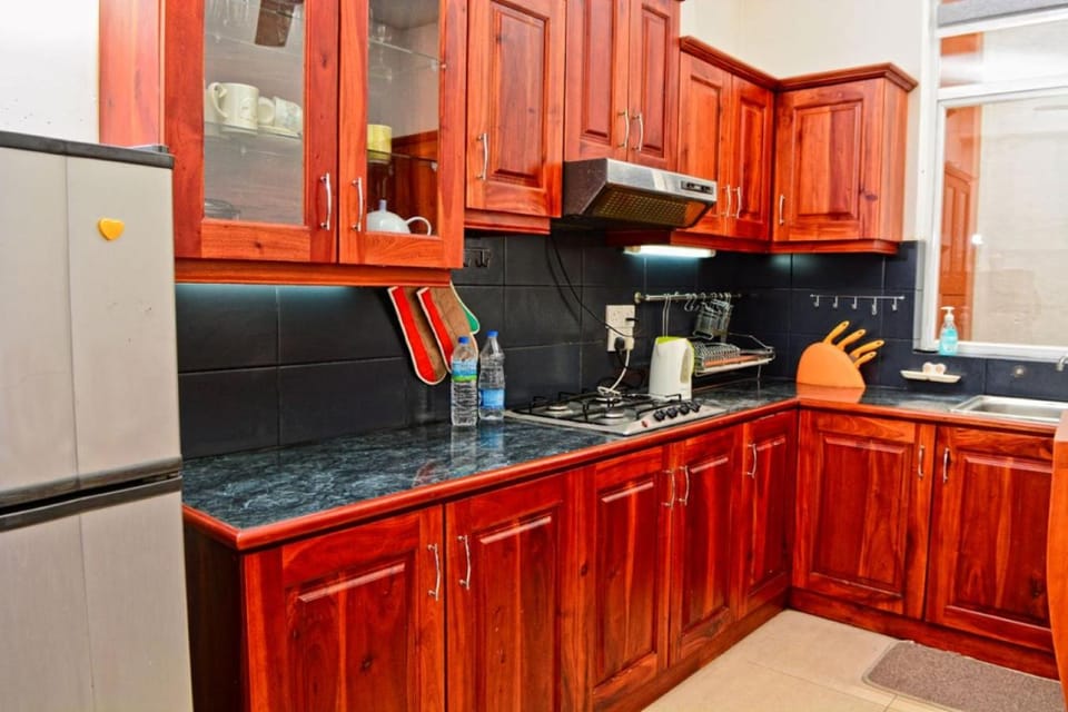 Kitchen or kitchenette, microwave, stove