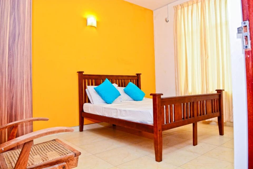 Bed, Photo of the whole room, Seating area, Bedroom, wardrobe, air conditioner
