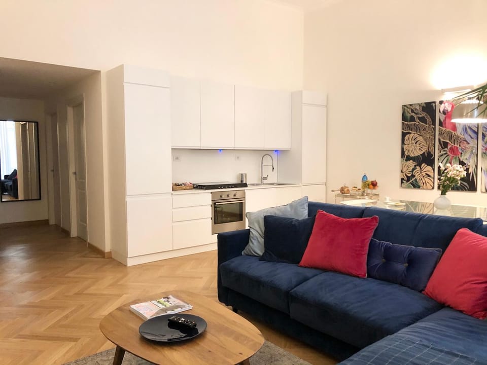 Kitchen or kitchenette, Dining area, Communal kitchen