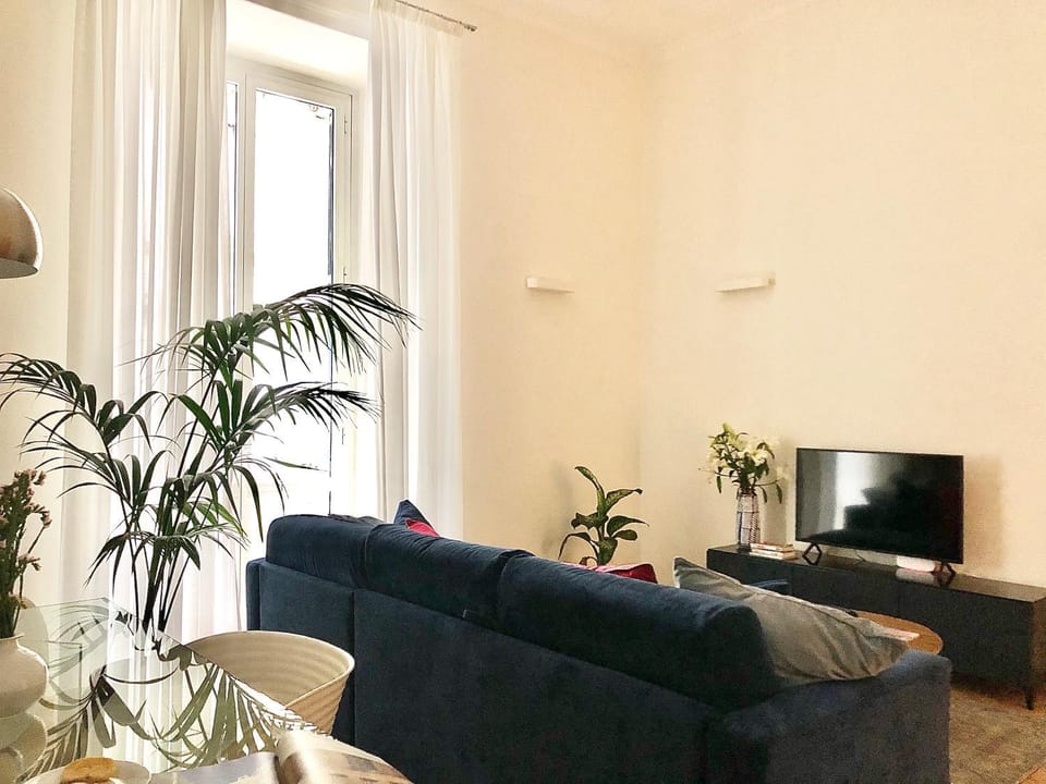 TV and multimedia, Living room, Lounge or bar, Seating area