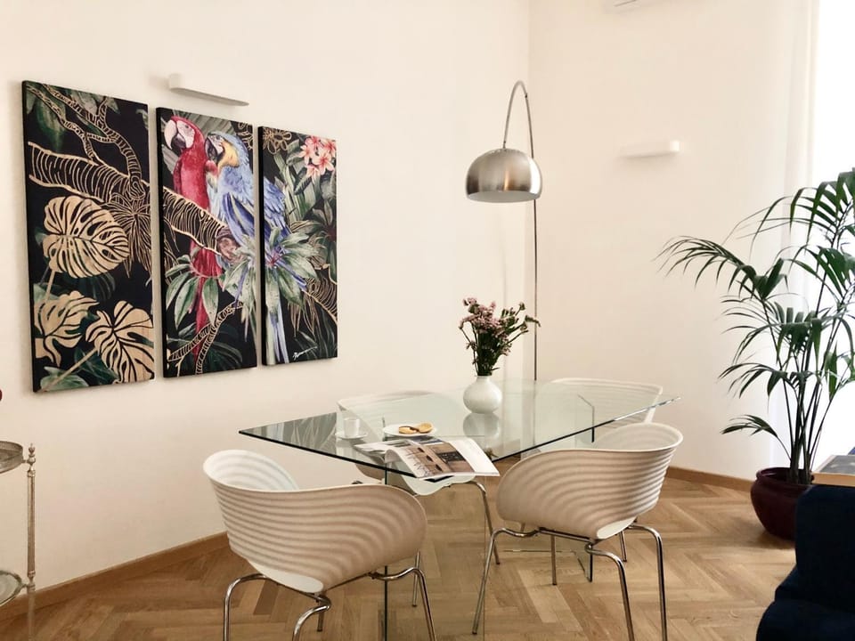 Living room, Seating area, Dining area