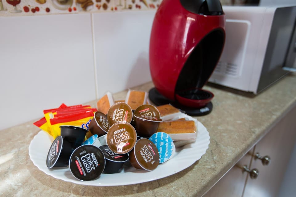 Coffee/tea facilities, Kitchen or kitchenette, Food