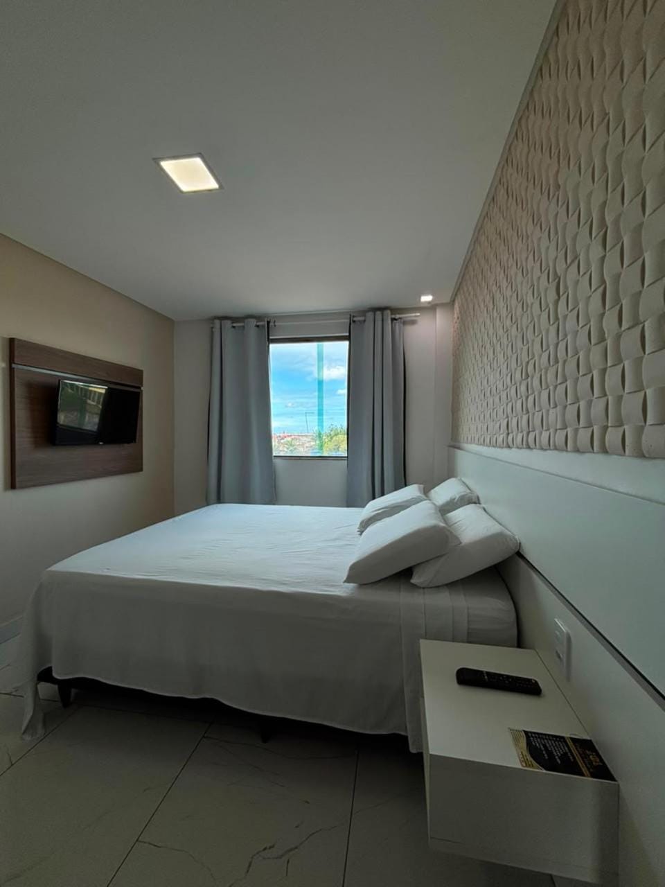 Bedroom, City view