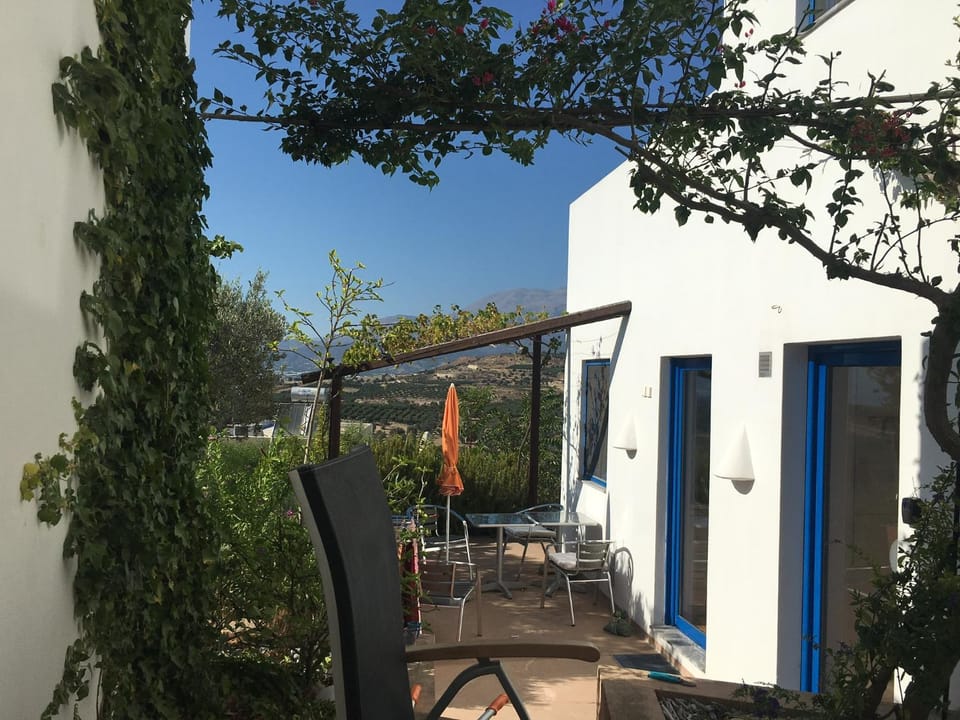 Patio, Facade/entrance