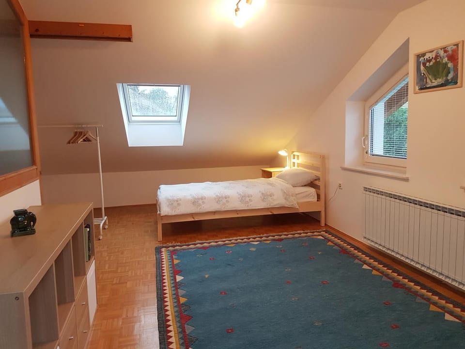 Bed, Photo of the whole room, Bedroom