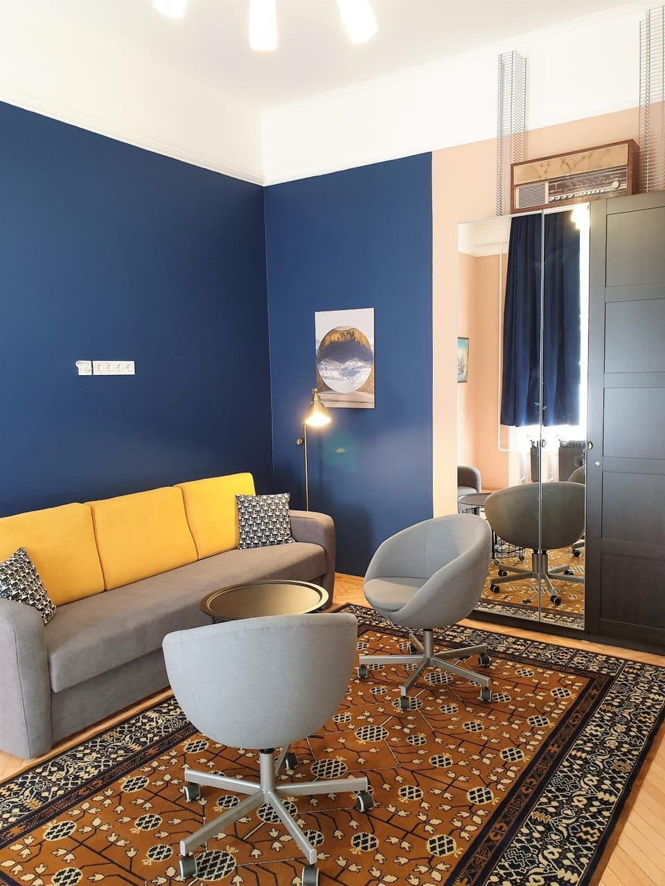 Living room, Seating area