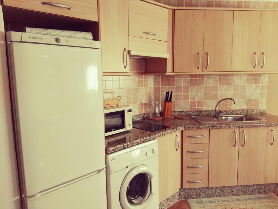 Kitchen or kitchenette, washing machine