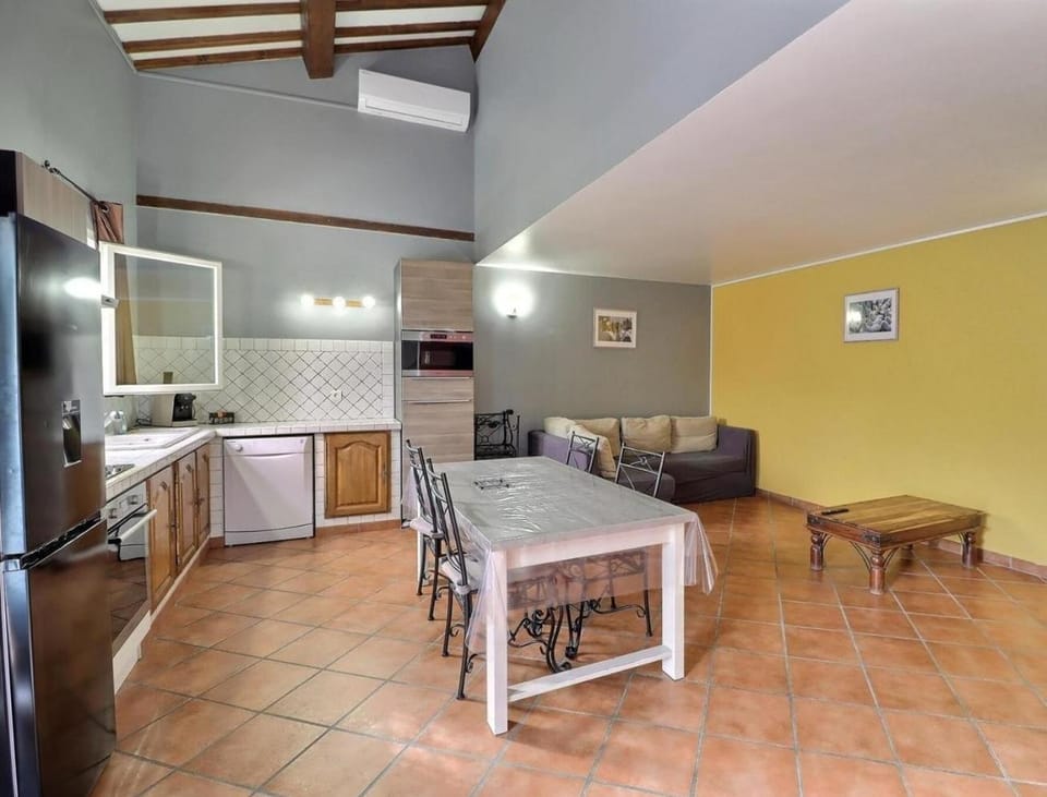 Living room, Dining area, oven, stove