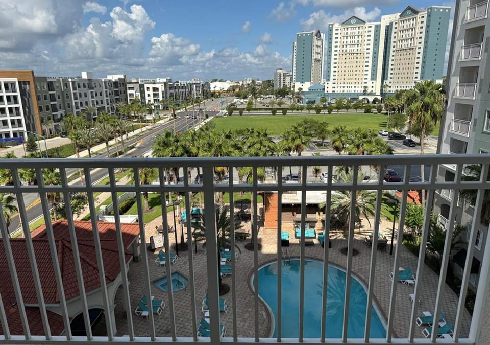 The Point Hotel & Suites - 503 Luxury - Pool view - Close to Universal Apartment in Orlando
