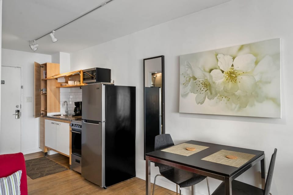 Kitchen or kitchenette, Dining area, minibar, pet friendly, stove