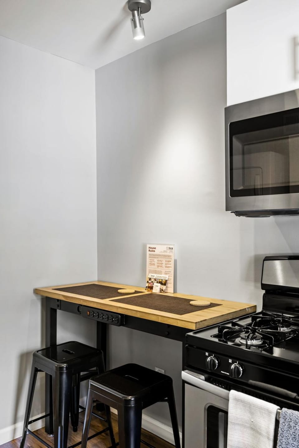 Kitchen or kitchenette, Dining area, pet friendly, stove