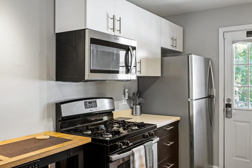 Coffee/tea facilities, Kitchen or kitchenette, dishwasher, oven, pet friendly, stove, toaster