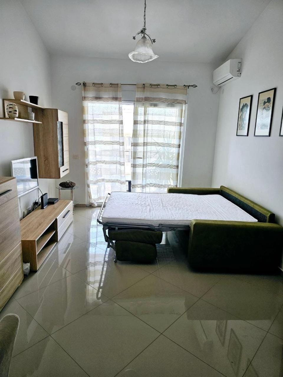 Bed, Living room, Photo of the whole room