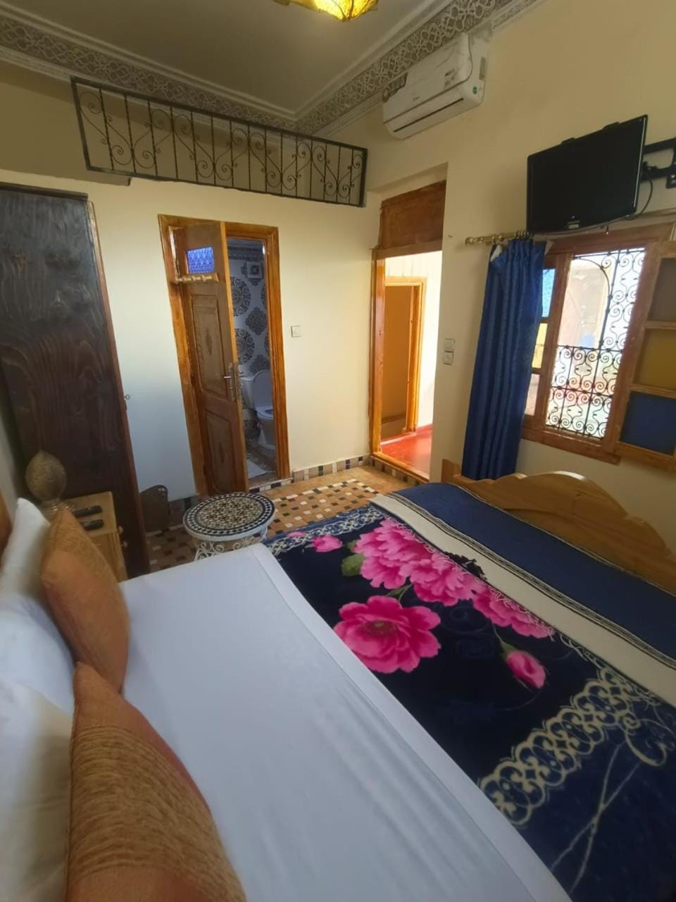 Bed, Bedroom, air conditioner