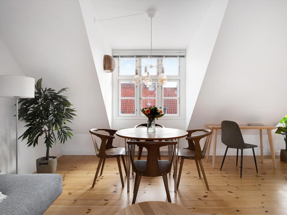 Restaurant/places to eat, TV and multimedia, Living room, Seating area, Bedroom, kitchen