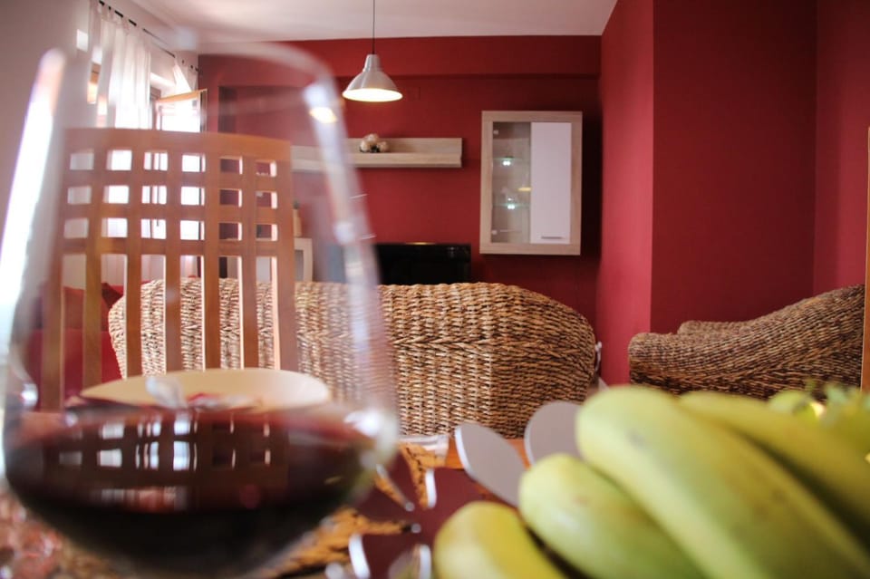 Coffee/tea facilities, Photo of the whole room, Decorative detail, Seating area, Dining area