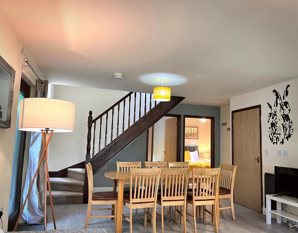 PrancingHare Lodge-Woodland Lodges-Pembrokshire Chalet in Wales