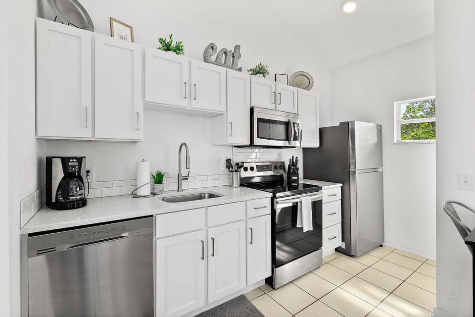 The Old Mission Collection - Downtown Bungalow Apartment in Saint Augustine