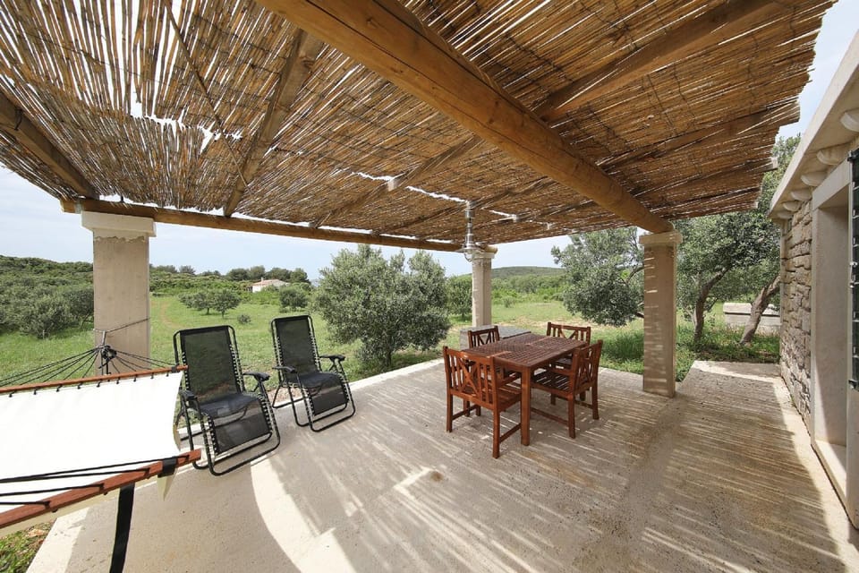 Property building, Balcony/Terrace, Seating area, Area and facilities