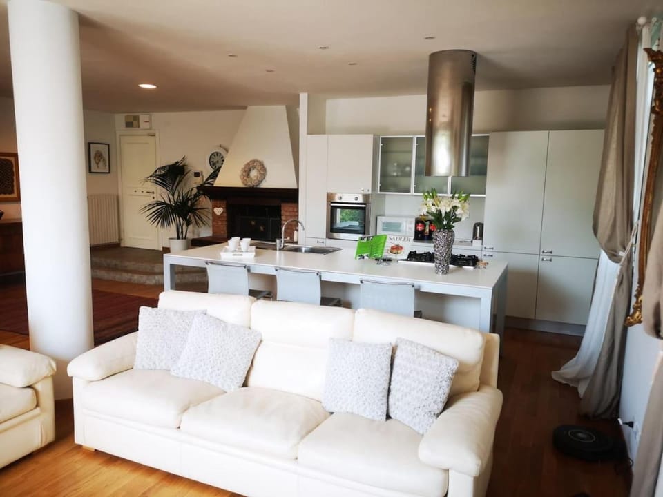 Living room, Lounge or bar