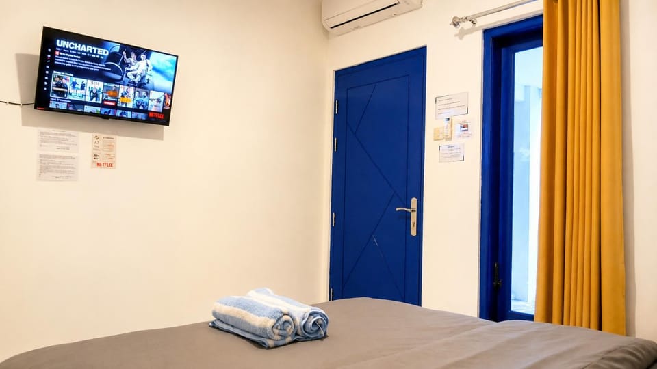 Bed, TV and multimedia, air conditioner