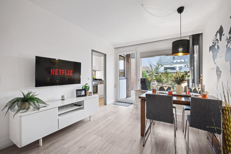 TV and multimedia, View (from property/room), Dining area
