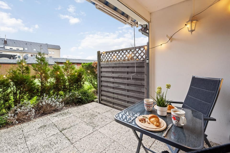 Garden, Balcony/Terrace, Seating area, Dining area, Garden view
