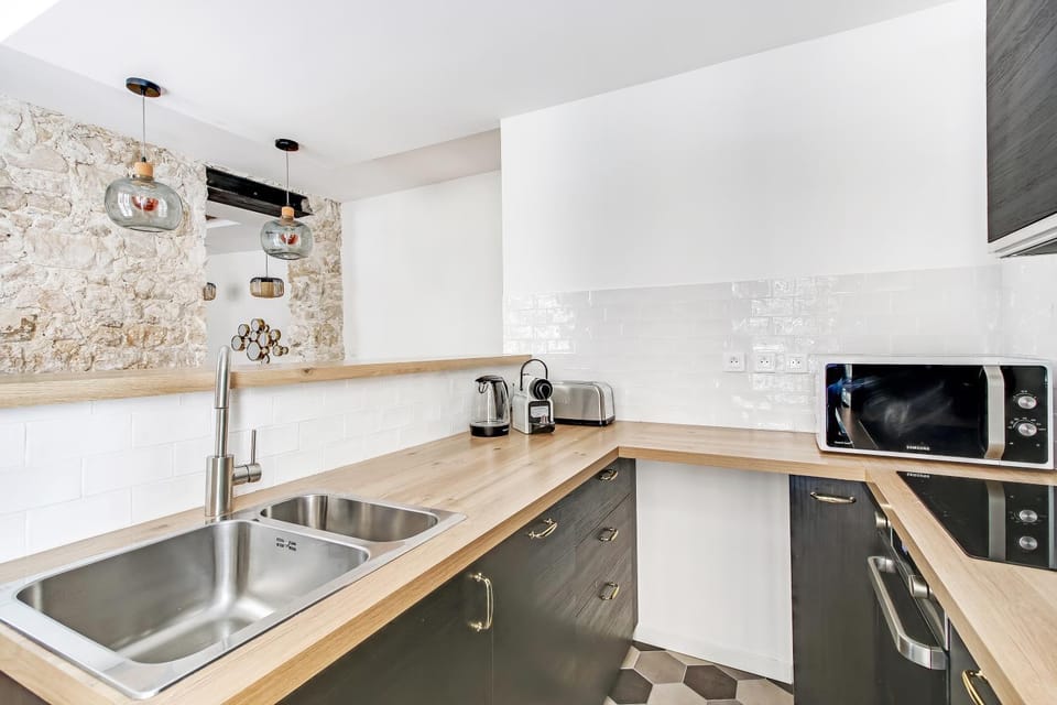 Kitchen or kitchenette