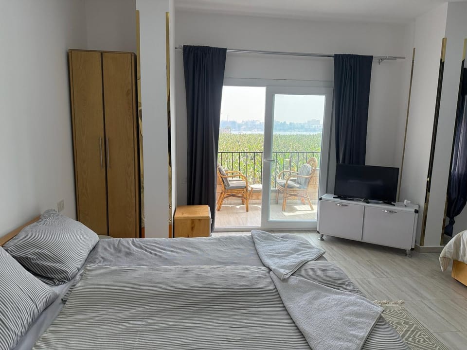 Bed, Natural landscape, View (from property/room), Balcony/Terrace, Bedroom