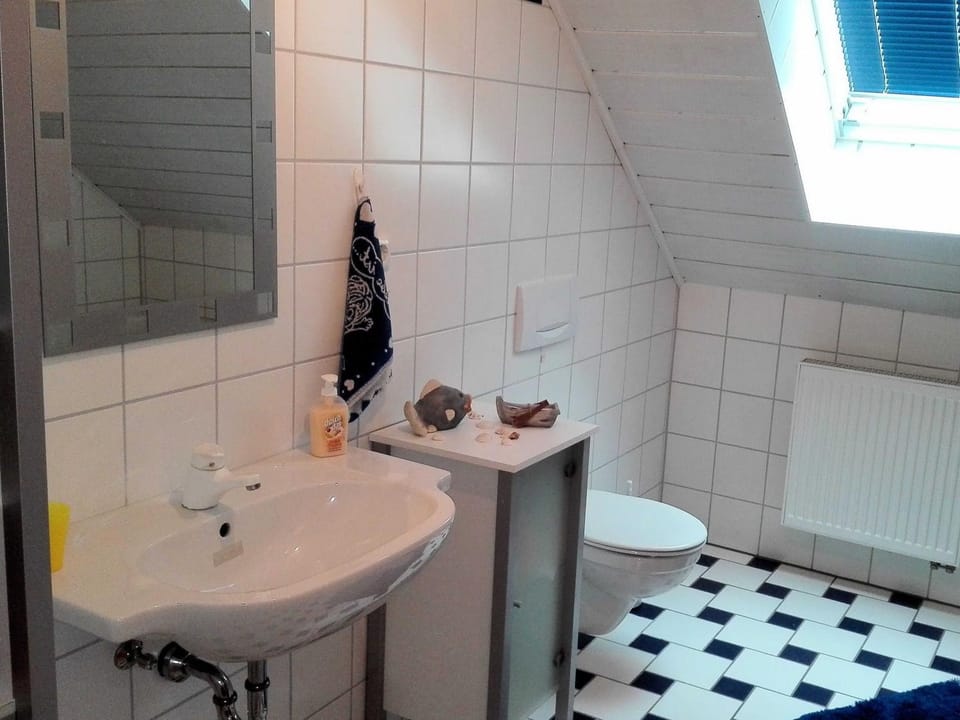 Bathroom, towels