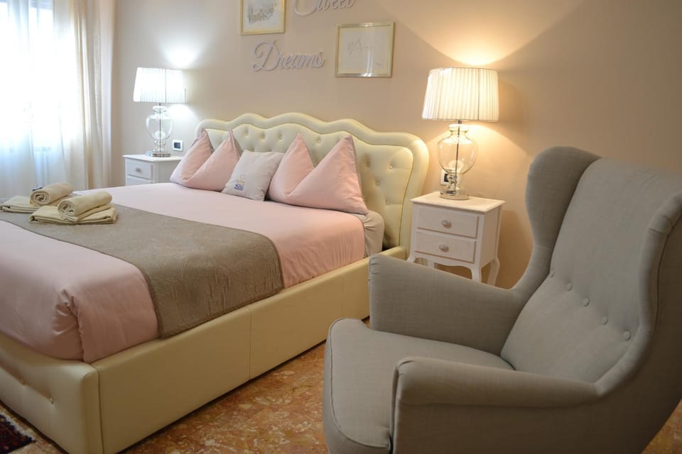 Bed, Photo of the whole room