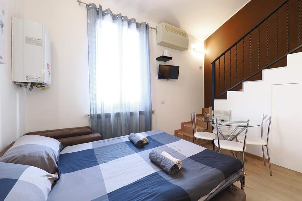 Living room, Seating area, air conditioner