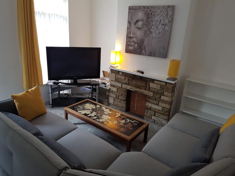 Stylish living with considered workspace Apartment in Norwich